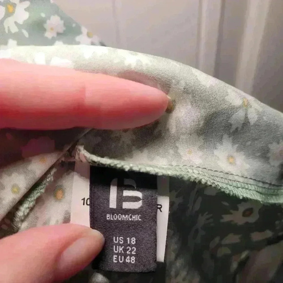 bloomchic high low top with tie knot in the front size 18 - Picture 4 of 7